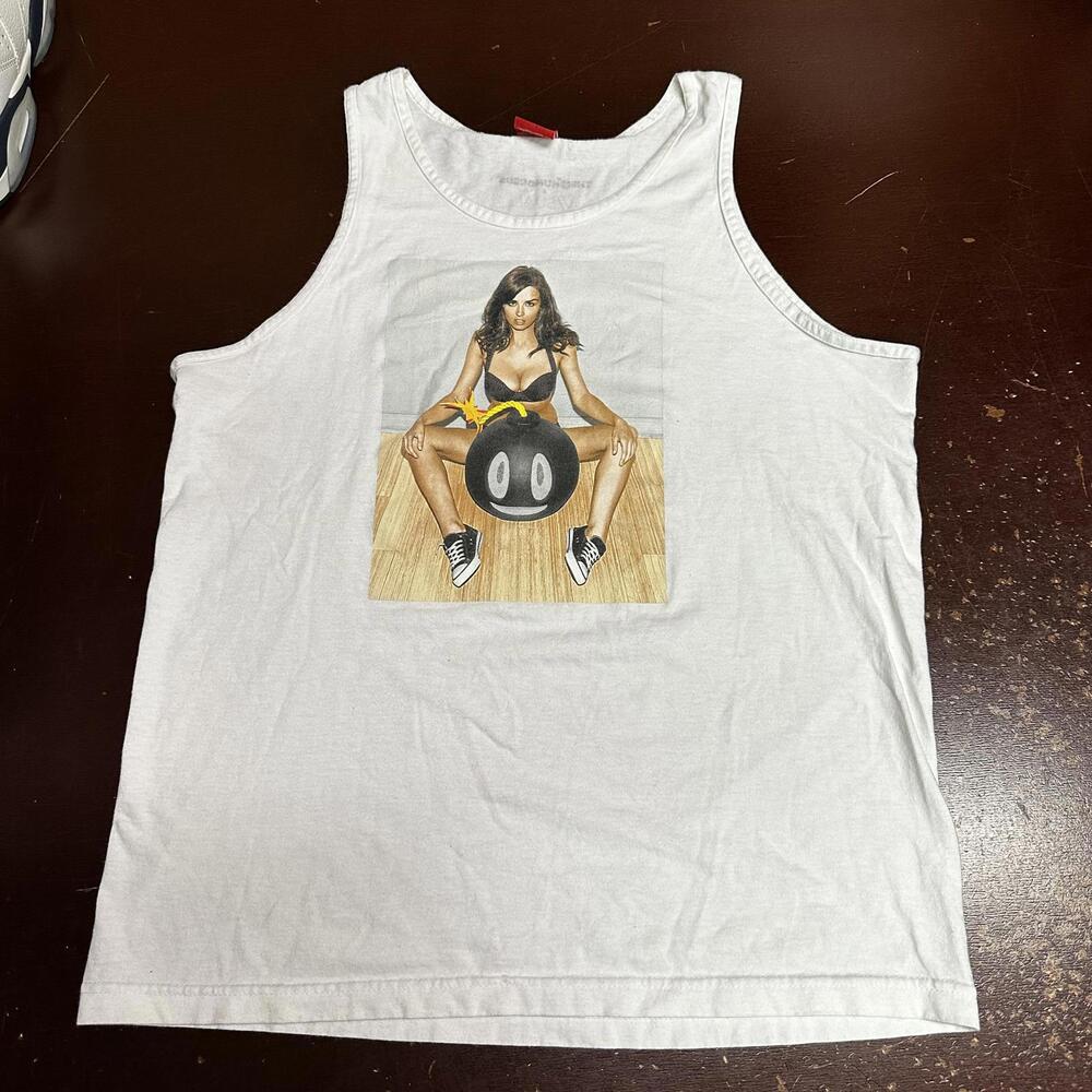The hundreds model graphic tank top large
